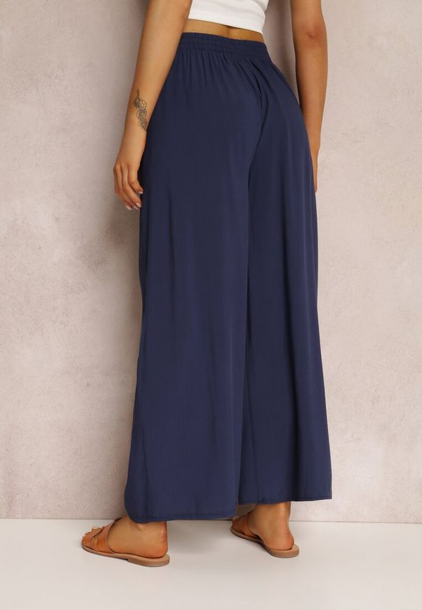 Renee - Granatowe Spodnie Karrill. Kolor: niebieski. Materiał: wiskoza. Długość: długie. Sezon: lato. Styl: elegancki