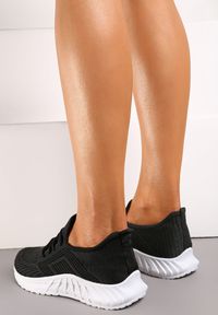 Born2be - Czarne Buty Sportowe Tymagio. Wysokość cholewki: przed kostkę. Nosek buta: okrągły. Kolor: czarny. Materiał: materiał. Szerokość cholewki: normalna. Wzór: jednolity, aplikacja #3