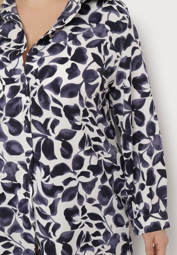 Born2be - Granatowo-Biała Sukienka Koszulowa z Podpinanymi Rękawami i Wsuwanymi Kieszeniami Wianessa. Okazja: na co dzień. Kolor: niebieski. Materiał: tkanina. Typ sukienki: koszulowe. Styl: casual, elegancki