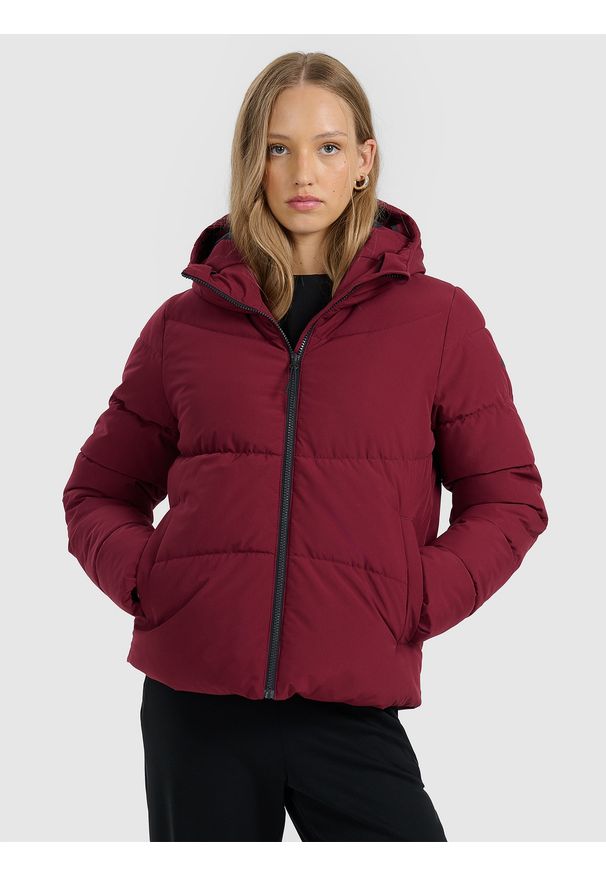 4f - 4F Kurtka puchowa z wypełnieniem syntetycznym damska - czerwona XS. Okazja: na spacer, na co dzień. Kolor: czerwony. Materiał: puch, syntetyk. Wzór: gładki. Sezon: zima. Styl: casual