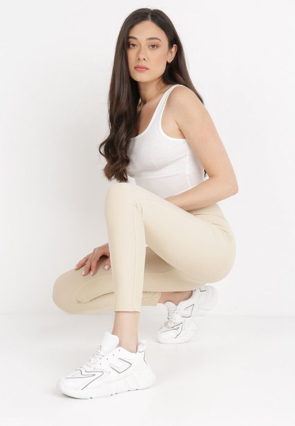 Born2be - Jasnobeżowe Legginsy Amarhiphae. Kolor: beżowy. Materiał: dzianina. Długość: długie. Wzór: aplikacja. Styl: sportowy