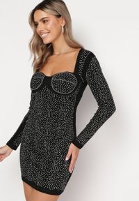 Born2be - Czarno-Srebrna Bawełniana Sukienka Mini z Push Upem z Cyrkoniami i Kwadratowym Dekoltem Tindalea. Okazja: na sylwestra, na urodziny. Typ kołnierza: dekolt kwadratowy. Kolor: czarny. Materiał: bawełna. Styl: wizytowy. Długość: mini #4