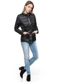 Wrangler - DAMSKA KURTKA PRZEJŚCIOWA WRANGLER EASY REVERSIBLE JACKET BLACK W4071VQ01. Materiał: denim, materiał. Styl: sportowy