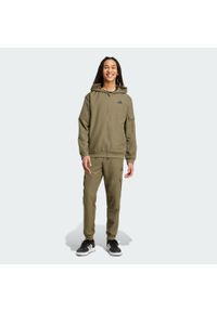 Adidas - Dres cargo. Kolor: beżowy. Materiał: dresówka. Sport: fitness