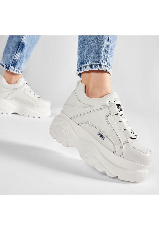 Buffalo Sneakersy BN1533230 Biały. Kolor: biały. Materiał: skóra