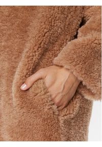 Guess Płaszcz zimowy W3BL86 WF2C2 Brązowy Regular Fit. Kolor: brązowy. Materiał: syntetyk. Sezon: zima