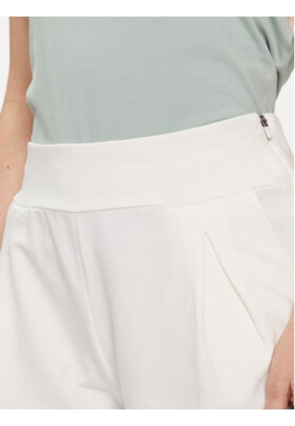 CMP Szorty sportowe 34D5636 Écru Regular Fit. Materiał: bawełna