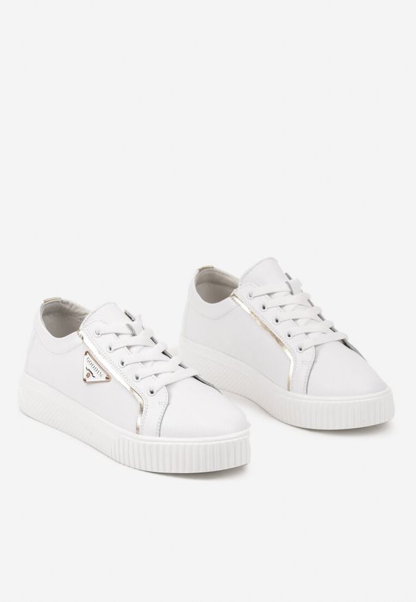 Renee - Białe Sneakersy na Płaskiej Podeszwie ze Skóry z Metaliczną Ozdobą Melabra. Kolor: biały. Materiał: skóra. Wzór: aplikacja. Obcas: na płaskiej podeszwie