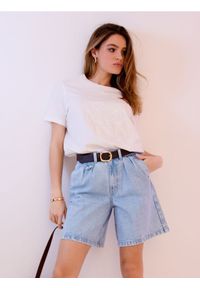 Sinsay - Szorty jeansowe bermudy high waist z zakładkami - niebieski. Stan: podwyższony. Kolor: niebieski. Materiał: jeans #1