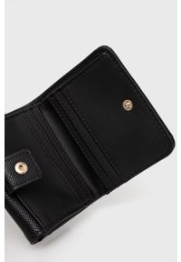 Guess portfel damski kolor czarny. Kolor: czarny. Materiał: materiał. Wzór: gładki #2