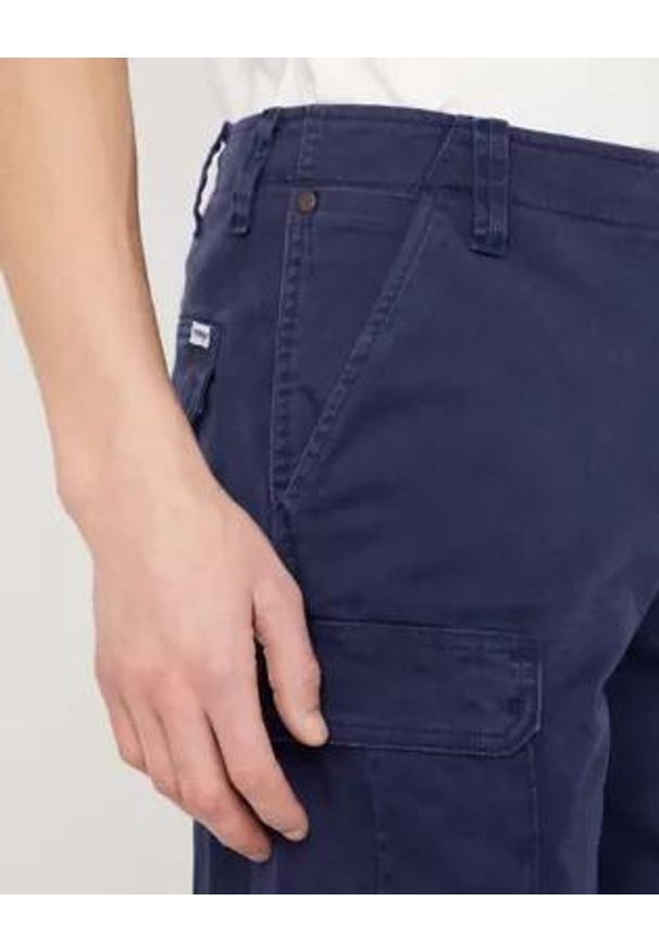 Wrangler - MĘSKIE SZORTY MATERIAŁOWE WRANGLER CASEY CARGO SHORTS LAKEPORT BLUE W1C350B08 112127695. Materiał: materiał