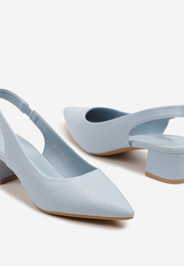 Born2be - Niebieskie Sandały Slingback Vices na Słupku Zdobione Perforacją Telanisia. Okazja: na co dzień. Nosek buta: szpiczasty. Kolor: niebieski. Materiał: jeans. Wzór: aplikacja. Obcas: na słupku. Styl: elegancki, casual