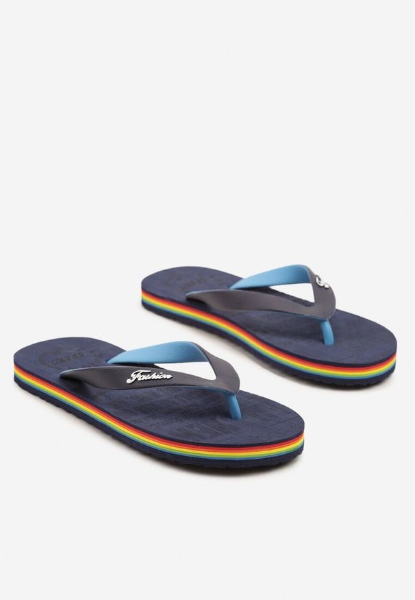 Born2be - Granatowe Japonki Ozdobione Napisami Ballisen. Okazja: na co dzień, na plażę. Kolor: niebieski. Wzór: aplikacja, napisy. Sezon: lato. Styl: klasyczny, casual