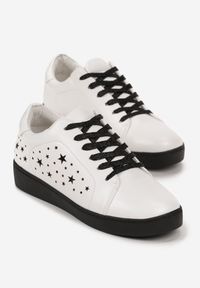 Born2be - Biało-Czarne Sneakersy Sznurowane Tazaya. Kolor: biały