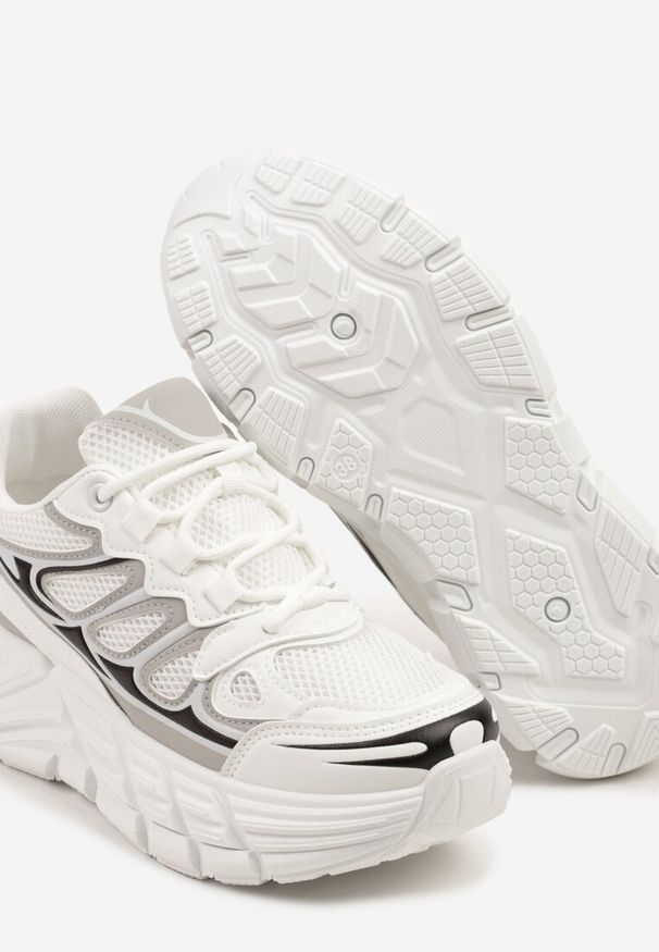 Renee - Białe Sneakersy Streetwearowe na Tłoczonej Platformie Tertewia. Kolor: biały. Materiał: jeans. Obcas: na platformie