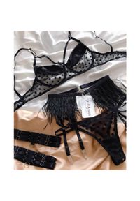 Intica - Komplet bielizny z delikatnym prześwitem na romantyczne wieczory Evrykleia. Kolor: czarny. Materiał: materiał #1