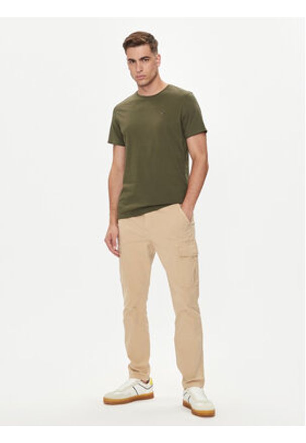 Tommy Jeans T-Shirt DM0DM04411 Zielony Slim Fit. Kolor: zielony. Materiał: bawełna