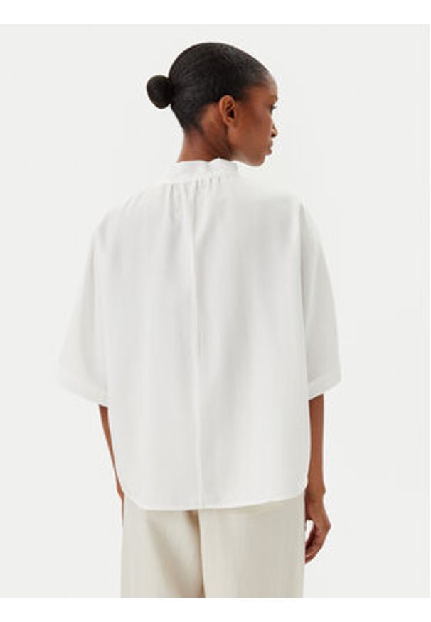 Marc O'Polo Bluzka 503 0840 41013 Biały Relaxed Fit. Typ kołnierza: polo. Kolor: biały. Materiał: lyocell