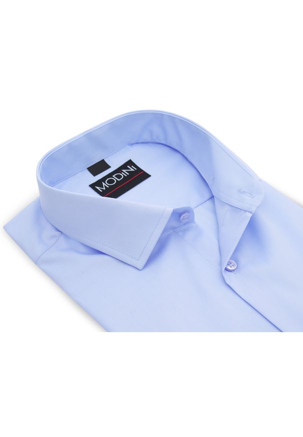 Modini - Gładka błękitna koszula z krótkim rękawem YK20. Kolor: niebieski. Materiał: tkanina, poliester, bawełna. Długość rękawa: krótki rękaw. Długość: krótkie. Wzór: gładki. Styl: klasyczny