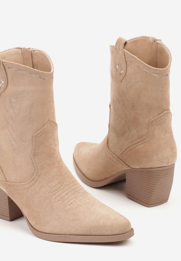 Renee - Ciemnobeżowe Botki Kowbojki na Stożku Ozdobione Haftem Falacine. Okazja: na co dzień. Kolor: beżowy. Materiał: jeans. Wzór: aplikacja, haft. Obcas: na stożku. Styl: casual