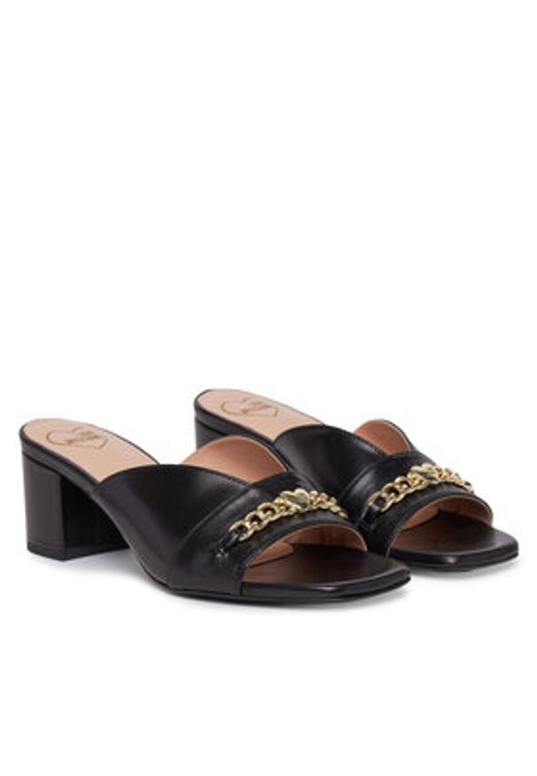 Love Moschino - LOVE MOSCHINO Klapki JA28475G0MIE0000 Czarny. Kolor: czarny. Materiał: skóra