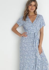 Born2be - Niebieska Sukienka o Kopertowym Kroju z Falbanami i Wiązanym Paskiem Dsson. Okazja: na co dzień. Kolor: niebieski. Typ sukienki: kopertowe. Styl: casual #5