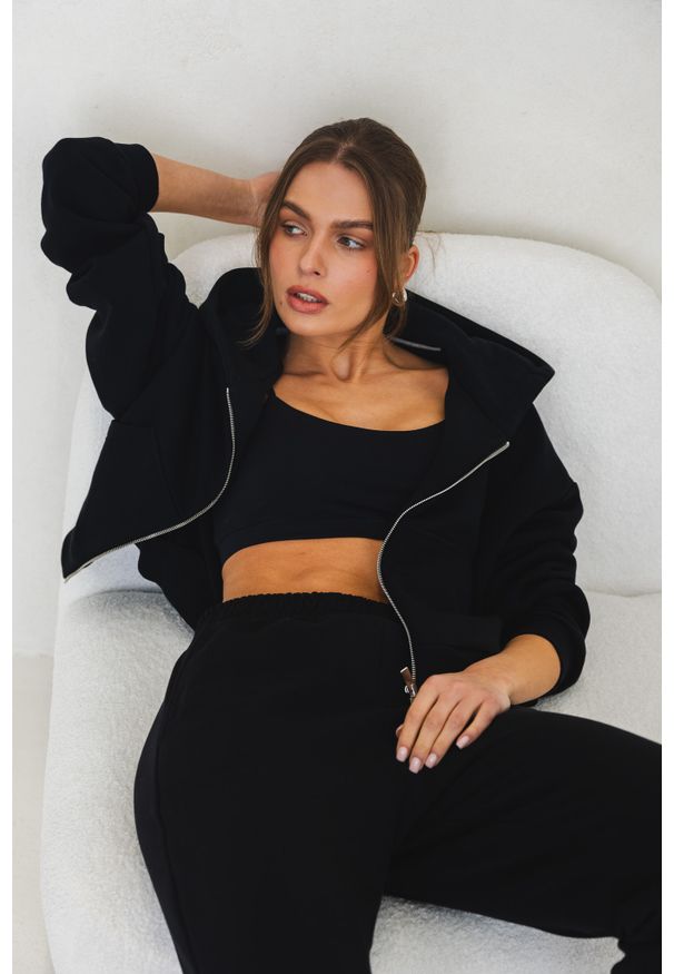 BLUZA AGA CZARNA L - Flawless. Okazja: na co dzień. Kolor: czarny. Materiał: poliester, bawełna, materiał. Długość: krótkie. Styl: casual