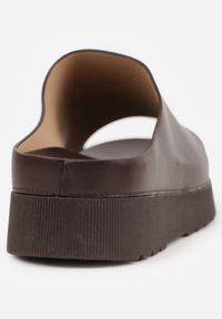 Renee - Brązowe Klapki w Stylu Chunky na Platformie z Szerokim Paskiem Banoria. Okazja: na co dzień. Kolor: brązowy. Materiał: jeans. Sezon: lato. Obcas: na platformie. Styl: street, casual #7