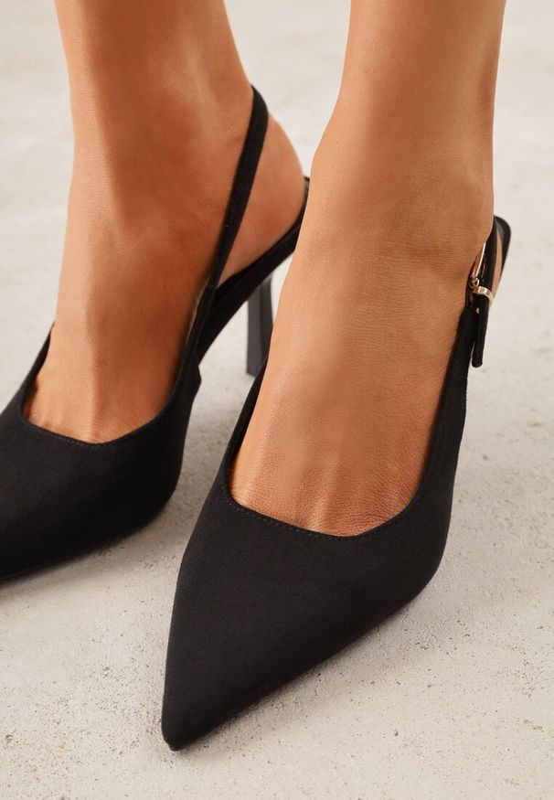 Renee - Czarne Szpilki Slingback VICES z Imitacji Zamszu z Prostokątną Klamerką Natuma. Okazja: na randkę, na wesele, na co dzień, na ślub cywilny. Zapięcie: klamry. Kolor: czarny. Materiał: zamsz. Obcas: na szpilce. Styl: casual, elegancki