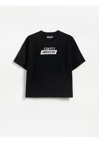 Reserved - T-shirt oversize Nascar - czarny. Kolor: czarny. Materiał: bawełna, dzianina #1