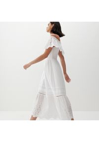 Reserved - Sukienka z ażurową koronką - Biały. Kolor: biały. Materiał: koronka. Wzór: ażurowy, koronka #1