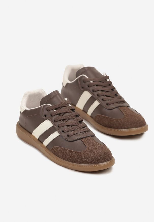 Born2be - Brązowe Płaskie Sneakersy Ozdobione Paskami Glaria. Nosek buta: okrągły. Zapięcie: pasek. Kolor: brązowy. Wzór: aplikacja. Obcas: na obcasie. Wysokość obcasa: niski