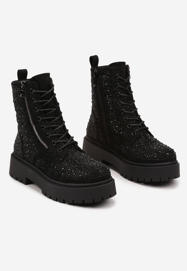 Born2be - Czarne Botki na Grubej Podeszwie z Ozdobnym Suwakiem i Cyrkoniami Mairiana. Okazja: na co dzień. Kolor: czarny. Obcas: na obcasie. Styl: elegancki, casual. Wysokość obcasa: średni