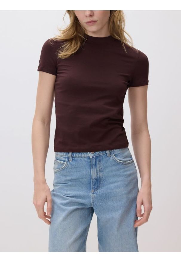 Reserved - T-shirt slim fit - ciemnobrązowy. Kolor: brązowy. Materiał: bawełna, dzianina