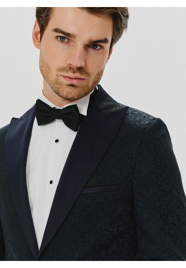 Pako Lorente - PAKO LORENTE – Granatowa żakardowa marynarka smokingowa. Okazja: na sylwestra, na wesele, na ślub cywilny, na studniówkę. Kolor: niebieski. Materiał: żakard