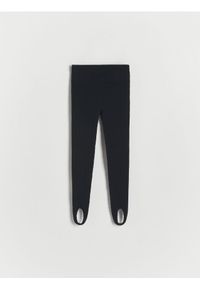 Reserved - Legginsy z zapiętkiem - czarny. Kolor: czarny. Materiał: dzianina. Wzór: prążki