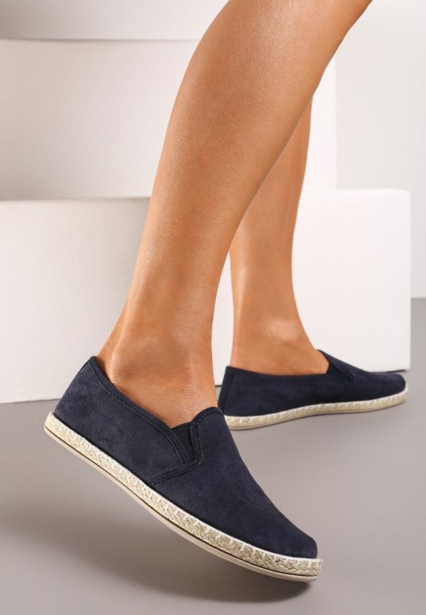 Born2be - Granatowe Klasyczne Płaskie Tenisówki z Plecioną Podeszwą Cavmira. Okazja: na co dzień. Kolor: niebieski. Materiał: jeans. Sezon: lato, wiosna. Styl: klasyczny