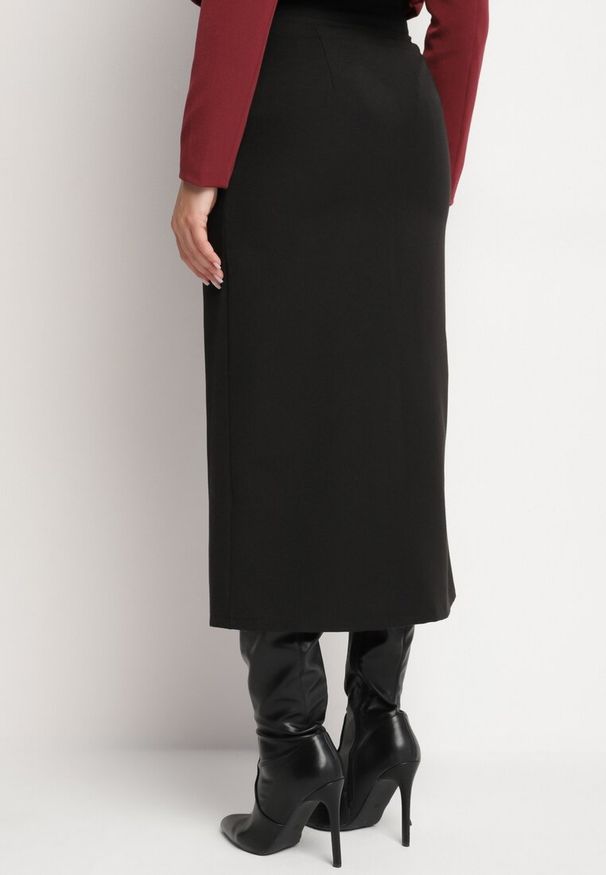 Born2be - Czarna Ołówkowa Spódnica z Wiskozą i Wysokim Stanem Ozdobiona Rozcięciem Semariel. Okazja: na spotkanie biznesowe. Stan: podwyższony. Kolor: czarny. Materiał: wiskoza. Wzór: aplikacja. Styl: elegancki, biznesowy, wizytowy