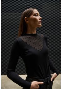 MOODO - Dopasowana bluzka czarna. Kolor: czarny. Materiał: wiskoza, poliester, materiał, elastan #1
