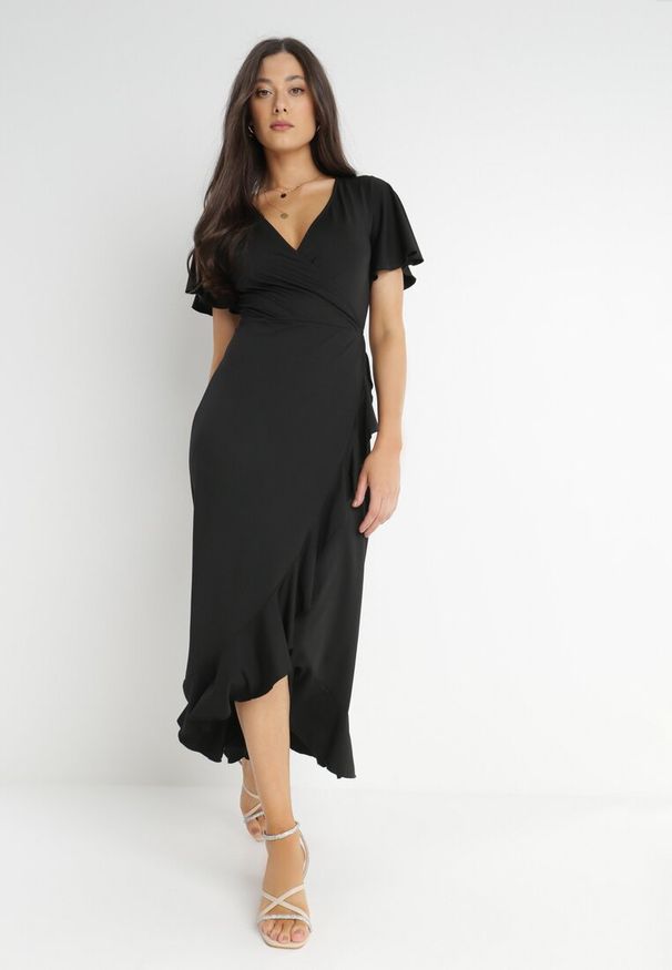 Born2be - Czarna Sukienka Aediala. Okazja: na co dzień, na randkę, na imprezę. Kolor: czarny. Materiał: wiskoza, tkanina. Długość rękawa: krótki rękaw. Typ sukienki: kopertowe. Styl: casual. Długość: midi