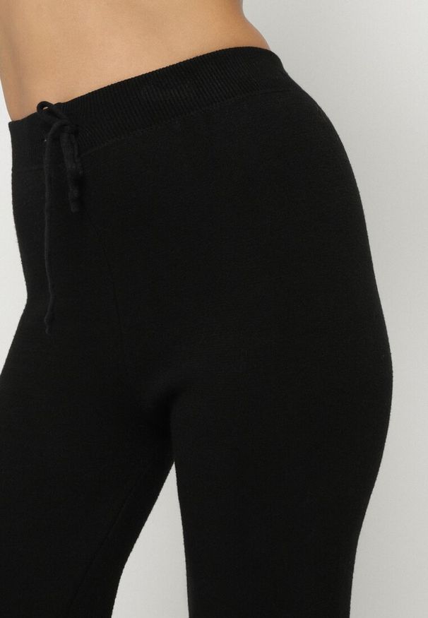 Born2be - Czarne Ocieplane Spodnie Dzianinowe o Szerokim Kroju Miorea. Okazja: na spacer. Kolor: czarny. Materiał: dzianina