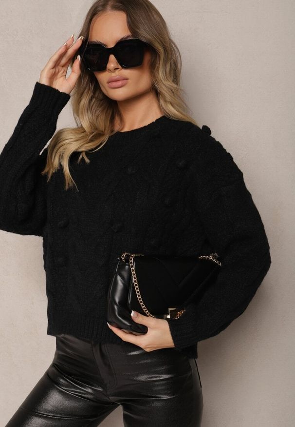 Renee - Czarny Sweter z Wełną i Wiskozą Ozdobiony Tłoczeniem i Kulkami Vaiannae. Okazja: na co dzień. Kolor: czarny. Materiał: wełna, wiskoza. Wzór: aplikacja. Styl: casual, elegancki