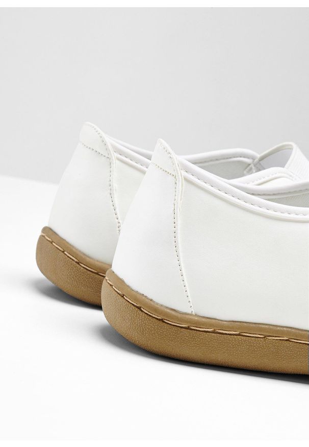 bonprix - Baleriny marki Mary-Janes. Zapięcie: pasek. Kolor: biały. Styl: elegancki