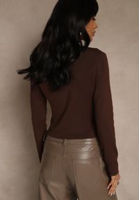 Renee - Brązowy Sweter z Wiskozą i Ozdobnymi Guzikami Zetisse. Okazja: na co dzień. Kolor: brązowy. Materiał: wiskoza. Styl: casual #4