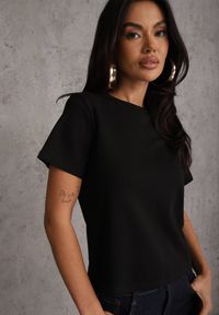 Renee - Czarny Casualowy T-shirt z Bawełny Nealiara. Okazja: na co dzień. Kolor: czarny. Materiał: bawełna. Wzór: aplikacja. Styl: casual #3