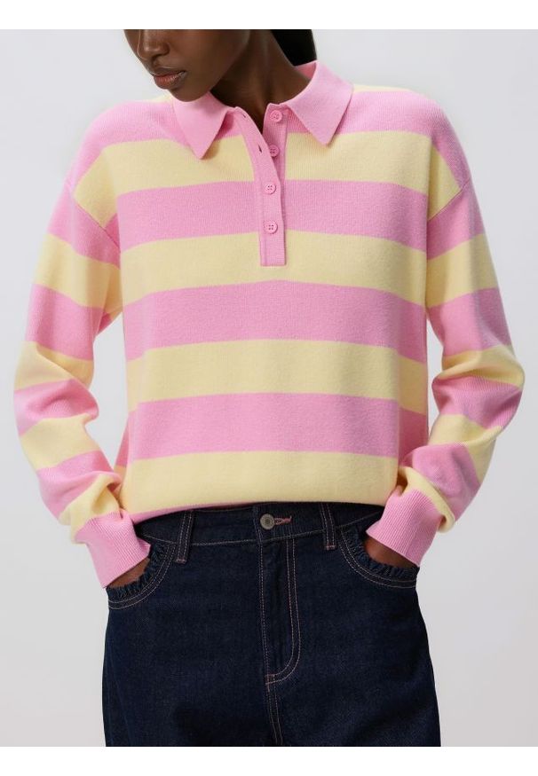 Reserved - Sweter w paski - jasnożółty. Kolor: żółty. Materiał: dzianina, wiskoza. Wzór: paski