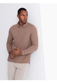 Ombre Clothing - Męski strukturalny longsleeve polo z naszywką – brązowy V4 OM-POLS-0131 - XXL. Typ kołnierza: polo. Kolor: brązowy. Materiał: wiskoza, poliester, dzianina, materiał. Długość rękawa: długi rękaw. Wzór: aplikacja. Styl: sportowy, elegancki #3