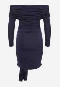 Born2be - Granatowa Sukienka o Dopasowanym Kroju Ozdobiona Marszczeniem i Wiązaniem Felirae. Okazja: na co dzień. Typ kołnierza: dekolt w łódkę. Kolor: niebieski. Wzór: aplikacja. Typ sukienki: dopasowane. Styl: casual #3