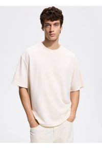 Reserved - Strukturalny t-shirt relaxed fit - złamana biel. Materiał: bawełna, dzianina #1