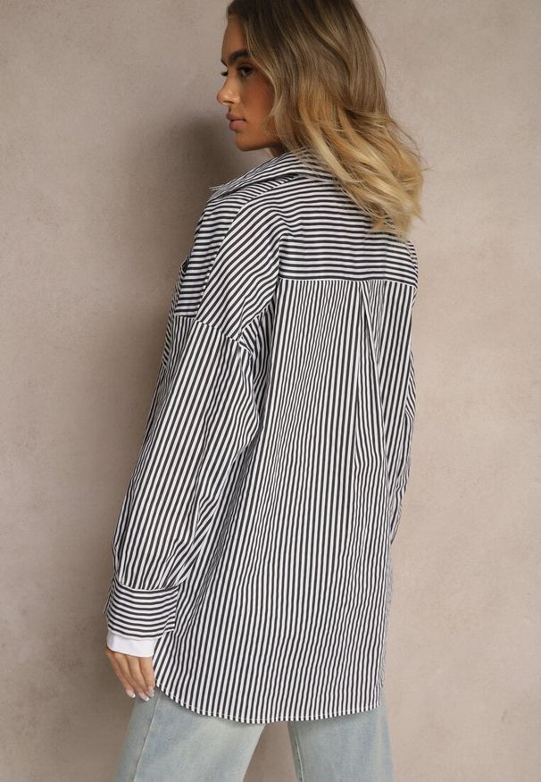 Renee - Czarno-Biała Koszula w Paski z Bawełny Talbia. Okazja: na spotkanie biznesowe, do pracy. Typ kołnierza: dekolt w kształcie V, kołnierzyk klasyczny. Kolor: czarny. Materiał: bawełna. Długość rękawa: długi rękaw. Długość: długie. Wzór: paski. Styl: klasyczny, biznesowy